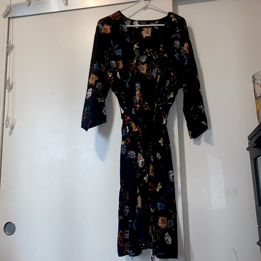 Kimono style black/floral.